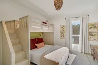 Gorgeous Home with Hot Tub 5Min from the River