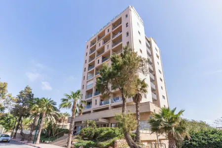 Herzliya Seaside Charming Home by Sea N' Rent Отели в г. Герцлия