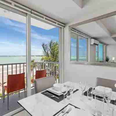 Amapola SeaSide Beach Front Apartment Dining/Meeting Rooms