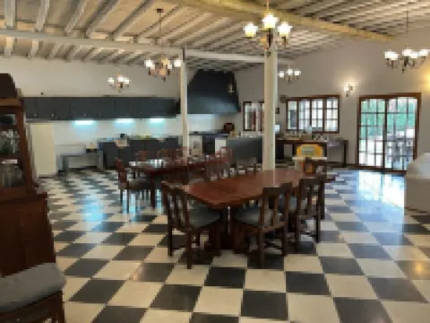 貝薩雷斯松林旅館