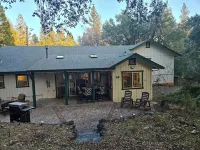 Twain Harte, Sugar Bear Cabin near snow parks and Dodge Ridge.Cozy Cabin