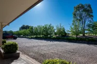 Tumut Valley Motel Pet Friendly فنادق في توموت
