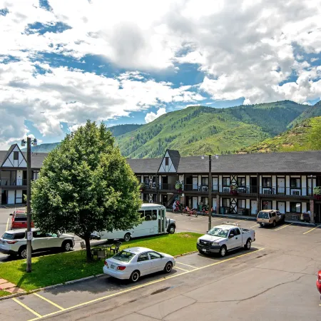 Silver Spruce Inn