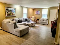 Happy Valley retreat - whole house, large living room, EV charger Hotel a Patton Township