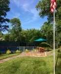 Roomy 2 Bedroom Apt. w/en Suite BA, Private Entry & Parking, Tennis Court