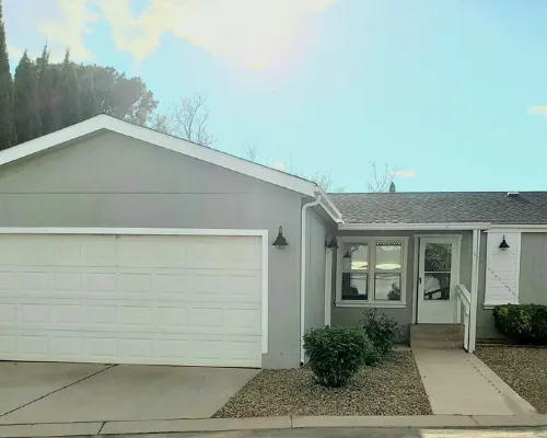 Come stay at our comfy, cozy, NEWLY RENOVATED home in the Ivins, UT! Hotels in Ivins