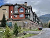 Studio + hot tub/pool- Next to lifts/brewery/food - 2-Star