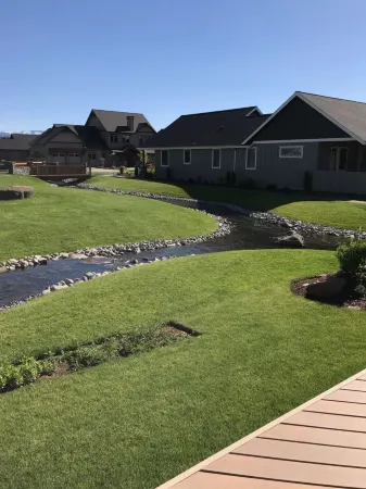 Gorgeous Patio Oasis and Community Pool - Charming Retreat