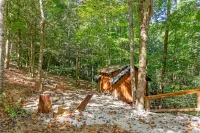 Pet-Friendly Treehouse - Amazonia - an exclusive experience in Red River Gorge, Kentucky! Hotels in Lee County