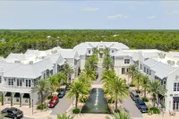 Steps to Beach and Vibrant Shops - Charming Stylish Retreat