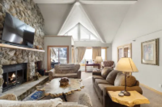 Private Indoor Hot Tub and Sauna - Charming Cozy Retreat