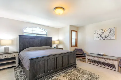 Majestic Home by the River Pool Table and Fire Pit Hotels in Post Falls