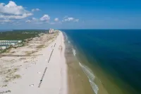 Spacious and inviting seaside condo with shared pools, hot tub, sauna Hotels in Baldwin County