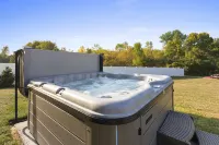 Private Dock and Kayaks Included - Charming Waterfront Haven Hotels in Oconto