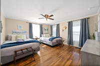 Game Room, Full Kitchen and Entertaining Backyard - Spacious Retreat Hotel di Clarksville