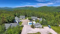 Heated Saltwater Pool and Cozy Convenience - Charming Killington Hideaway فنادق في كيلنغتون