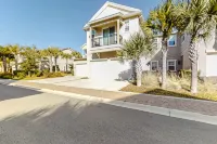 Updated Townhome near the Ocean w/Private Patio, Shared Pool, Central A/C