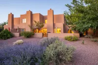 Stunning Views and Cozy Outdoor Oasis - Charming Golf Course Retreat