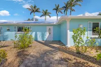 Heated Pool, Hot Tub and Tiki Bar Retreat - Luxurious Private Oasis Hotels in Cypress Lake