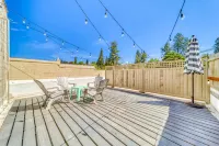 Private Rooftop Deck and Prime Downtown Access - Stylish Modern Retreat Hotels in Coeur d'Alene