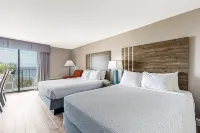 3rd-floor oceanfront studio with AC, pool & hot tub