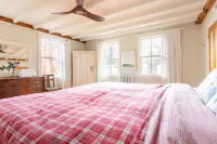 Cozy Farmhouse Nestled Between Stowe and Waterbury Hotels in Waterbury Center