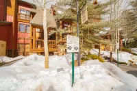 Cozy Fireplace and Stunning Balcony Views - Charming Mountain Retreat Hotels in Lakeside Village