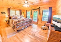 Luxurious Cabin with Scenic Porches and Modern Amenities - Charming Retreat