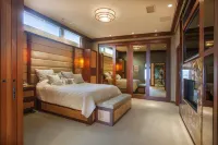 Elegant Oceanfront Escape with Panoramic Views - Exquisite Coastal Retreat Fletcher Cove Community Center附近的飯店