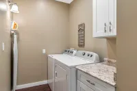 Private Entrance and Fully Equipped Kitchen - Tranquil Family Haven Hotel a Fairview