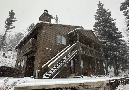 Mountain Views and Cozy Balcony - Charming Apartment Retreat