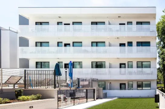 Chic Modern Nashville Condo * Pool, Patio, Parking