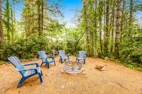 Dog-friendly lakefront cabin with woodstove, amazing view, firepit & dock