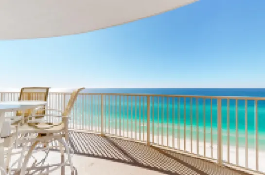 Oceanfront condo with epic gulf view, shared pool & hot tub, free WiFi, & W/D