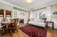 Cozy Cottage newly renovated near DWNTN & MTSU - 4-Star