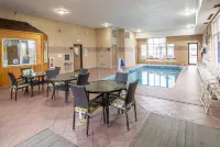 Super 8 by Wyndham Big Rapids - Swimmingpools