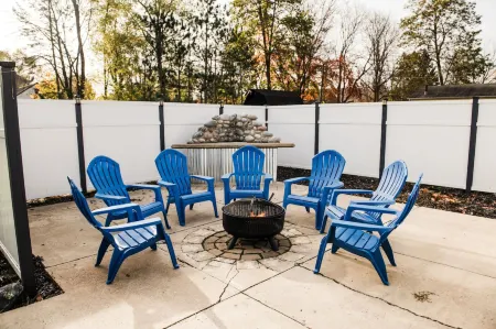 Private Hot Tub and Spacious Outdoor Patio - Luxurious Getaway Отели в г. Юг Арм Тауншип