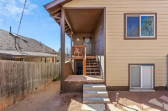 Private Backyard and Balcony Oasis - Charming Cozy Retreat