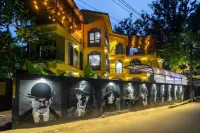 Whoopers Hostel Anjuna, Goa Hotels near Tantra Rock Cliff