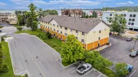 Days Inn & Suites by Wyndham Traverse City Hotels in Grand Traverse County