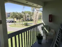 Beach Condo, WiFi, central AC, W+D, pool, near Amphitheatre