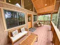 Cozy Cabin with Fireplace and High-Speed Internet - Charming Rustic Retreat Hôtels à : Comte de Coconino