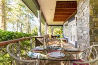 Breathtaking Views and Modern Kitchen - Exquisite Waterfront Retreat