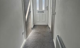 Central 3-Bed Seaside Apartment - Sleeps 5