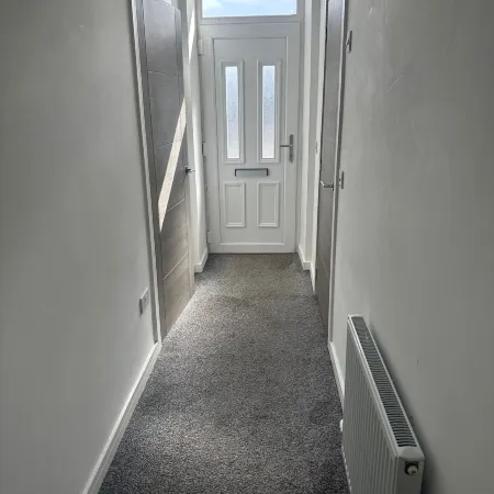 Central 3-Bed Seaside Apartment - Sleeps 5