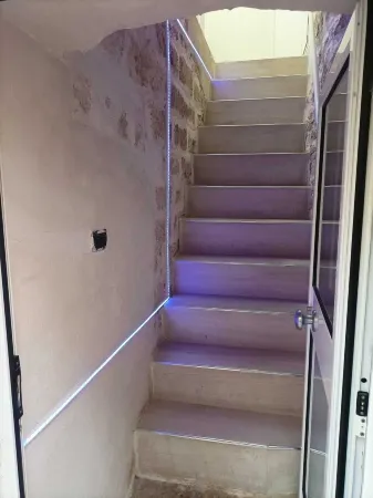 Newhouse Rooms Black & White Отели в г. Битетто