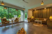 Locomo Boutique, Morjim - Stay Work Eat