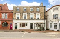 1 Bdr Modern Living in the Old Bank Hse Hotels in 