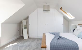 Beach House for 10 with Hot Tub & Garden