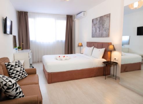 City Plaza Apartments & Rooms